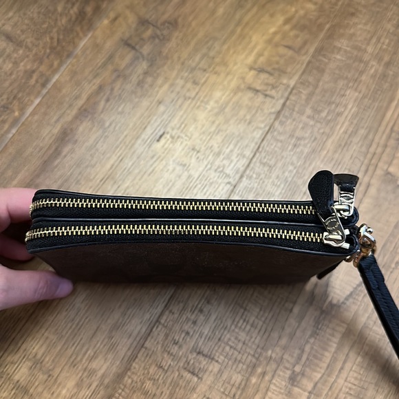 Coach wristlet - Picture 4 of 9